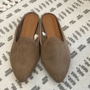 Universal Thread Mules Size 5 NWOT